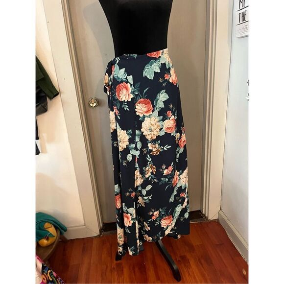 Bobeau Floral Wrap Maxi Skirts size Small - Picture 5 of 12